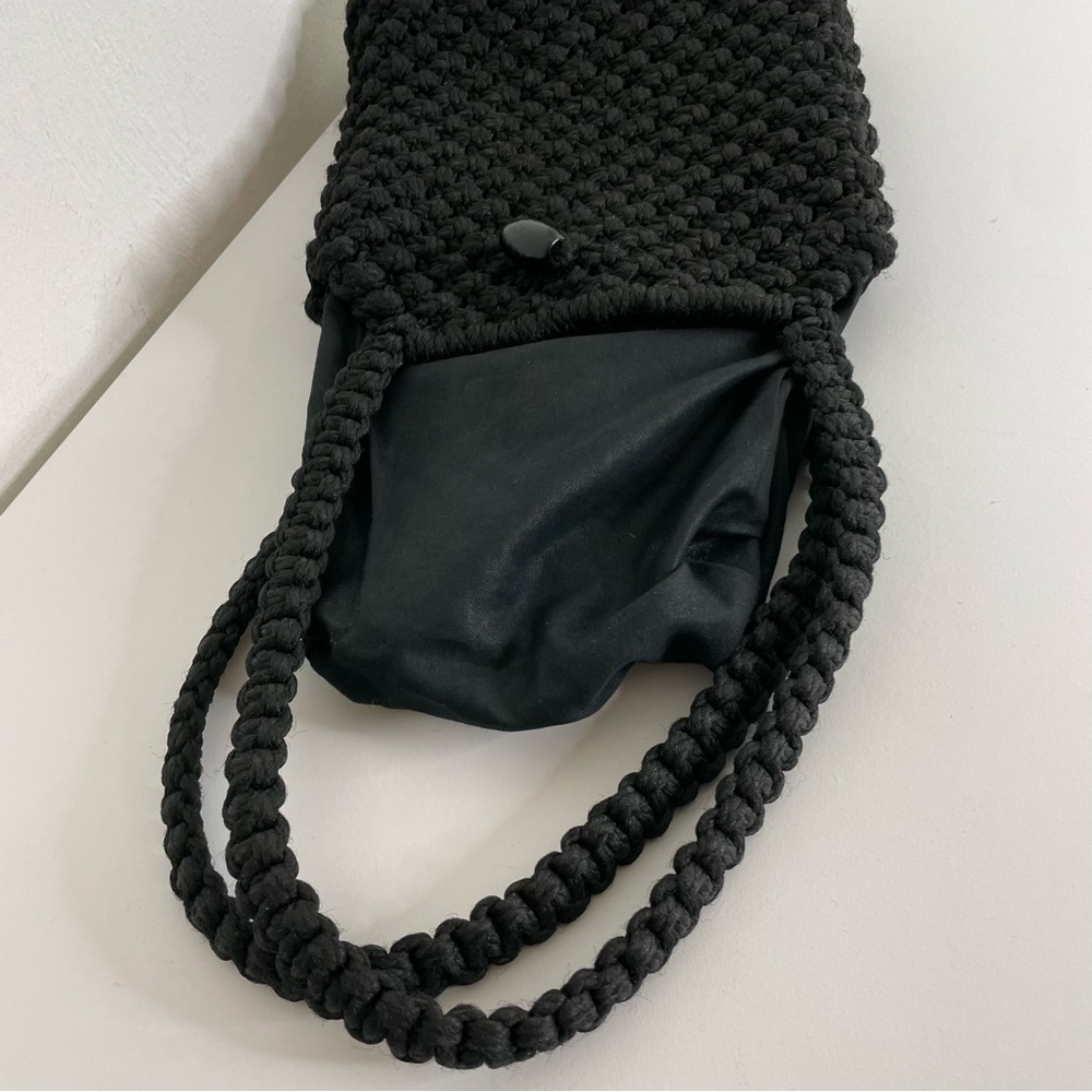 Vintage 90s/Y2K black macramé crochet purse with wooden bead closure - Picture 12 of 17